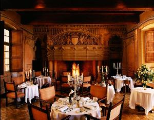 Ресторан замка-отеля Château de Bagnols 4****
