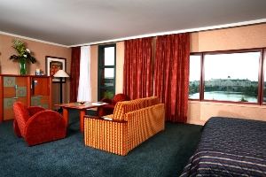 Сьют отеля Newport Bay Club в Диснейленде, Париж