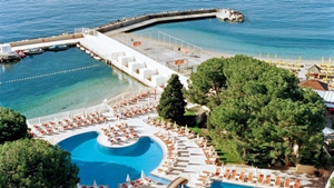 Бассейн с морской водой отеля Le Meridien Beach Plaza 4**** в Монако